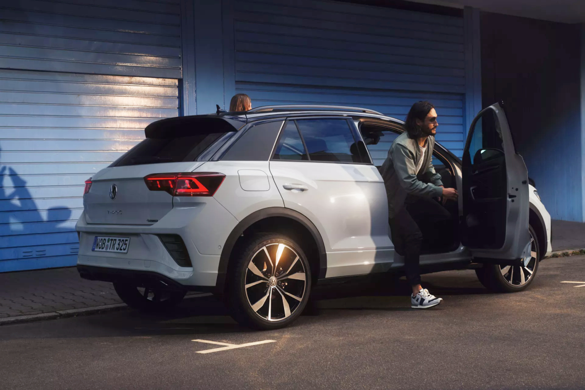 Volkswagen_T-Roc_1200x800_07